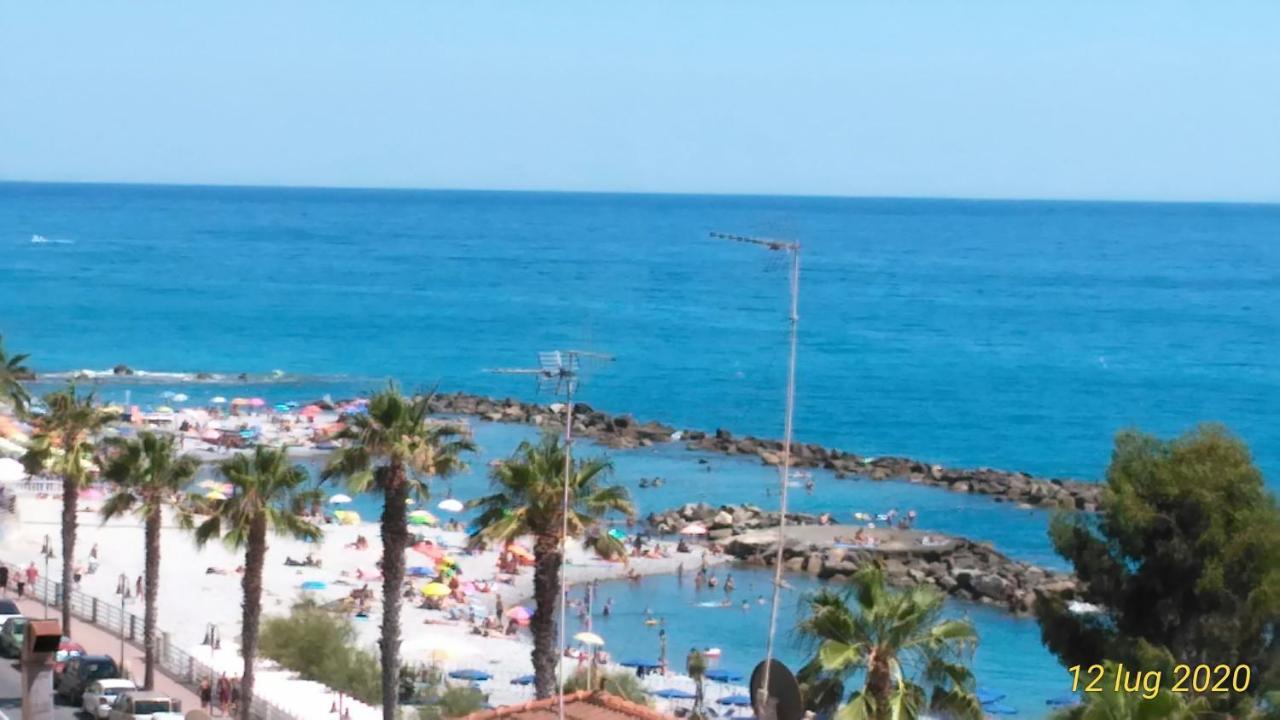 Casa Al Mare Apartment Ventimiglia Luaran gambar