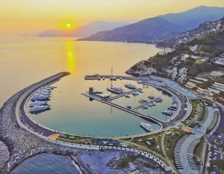 Casa Al Mare Apartment Ventimiglia Luaran gambar