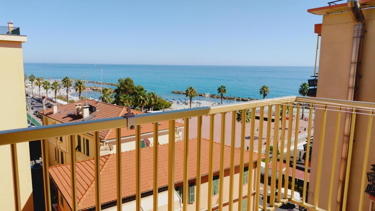 Casa Al Mare Apartment Ventimiglia Luaran gambar